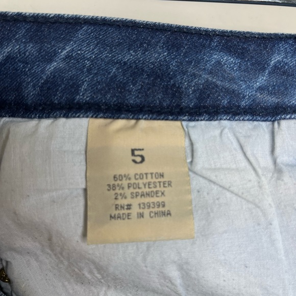 Like New, Juniors Denim Shorts, Size 5 - Picture 5 of 8